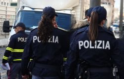 Roma, blitz della Polizia all'Esquilino anti-rapina, borseggi e spaccio, 8 in manette