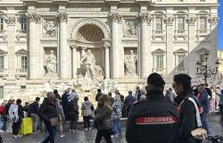 Roma, giro di vite dei Carabinieri sul gioco delle tre campanelle e due arresti per furto