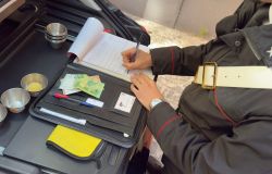 Carabinieri centro verbale sequestro tre campanelle
