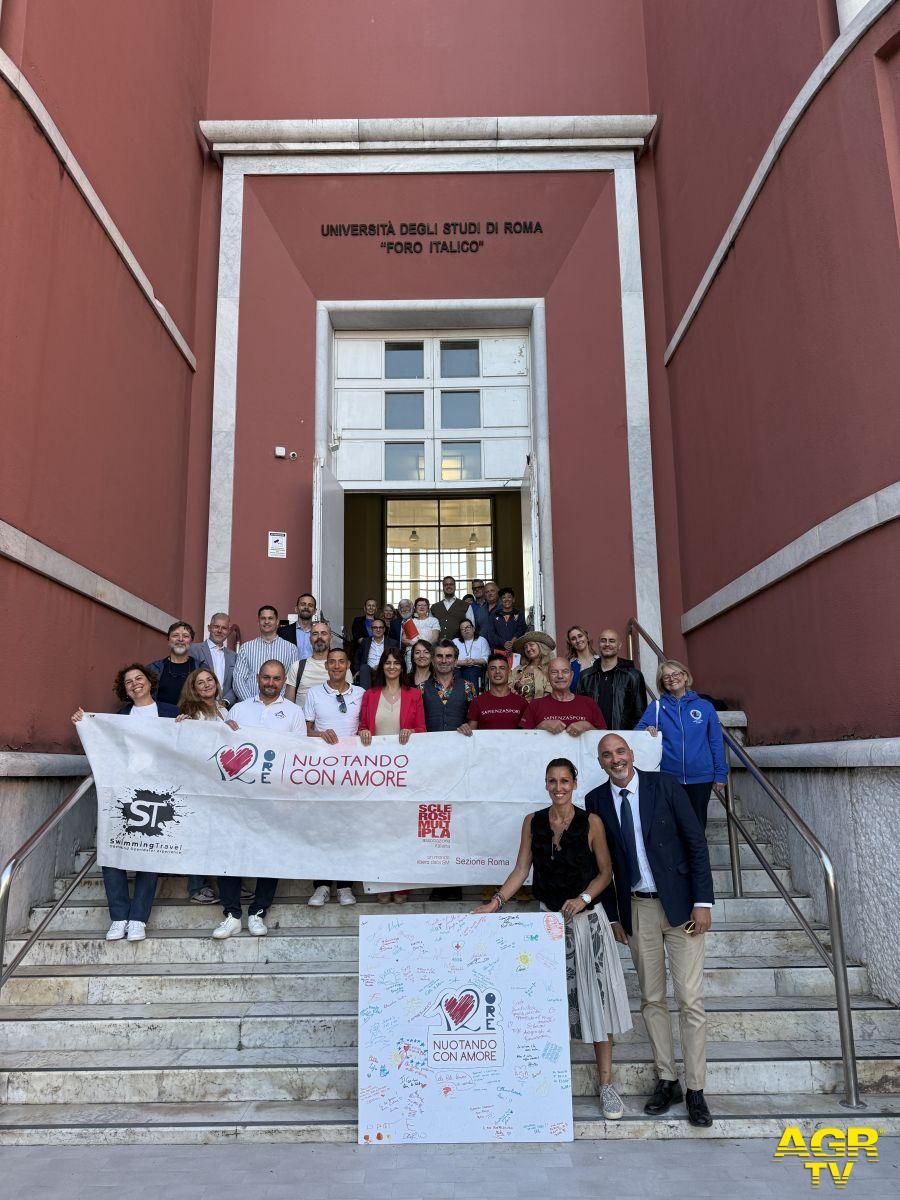 12 ore nuotando cn AmOre per AISM presentazione iniziativa foto da comunicato stampa 12 ore nuotando cn AmOre per AISM presentazione iniziativa foto da comunicato stampa