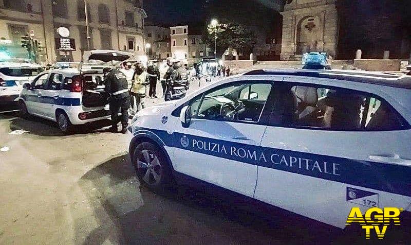 Controlli noturni Polizia locale nella movida Controlli noturni Polizia locale nella movida