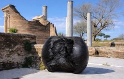 Ostia Antica, Arte in memoria alla Sinagoga del parco archeologico