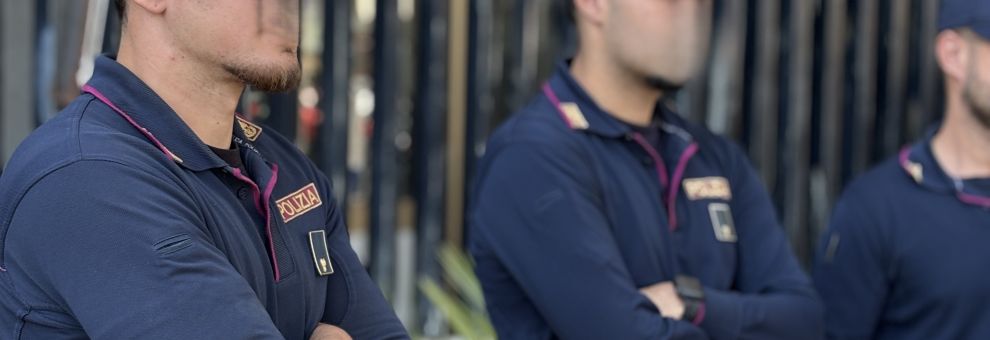 Anzio, avvicina un novantenne sul lungomare e con un'abbraccio gli strappa la collana d'oro, bloccata dalla Polizia