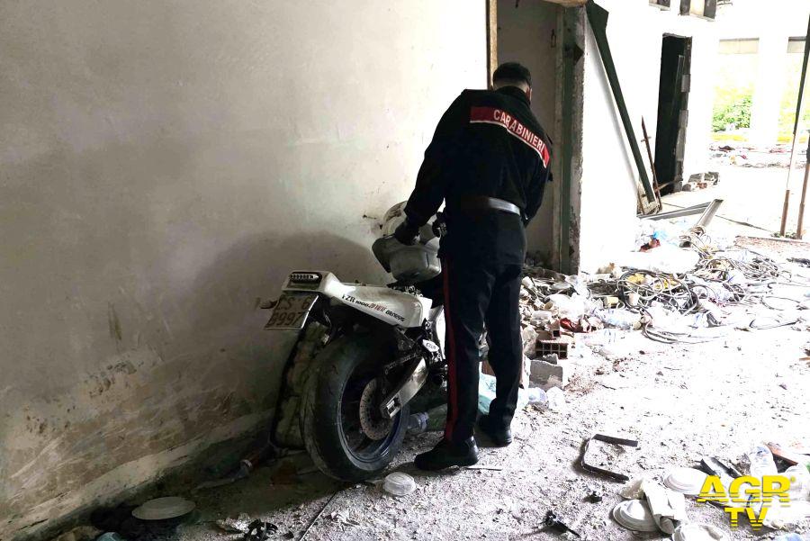 Carabinieri Montesacro l'operazione nello stabile occupato Carabinieri Montesacro l'operazione nello stabile occupato