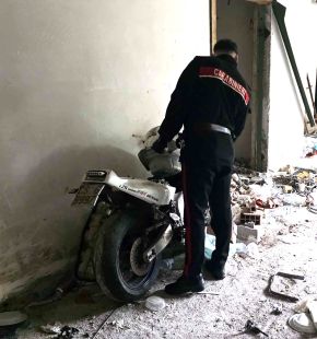 Roma, blitz dei Carabinieri in un immobile occupato, 6 arresti e 3 persone denunciate, sequestrato oltre 1 kg. di droga
