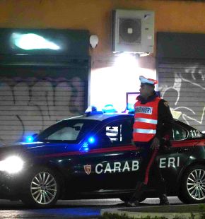 Roma, tenta di forzare la serranda di un'osteria, messo in fuga dal sistema d'allarme, arrestato