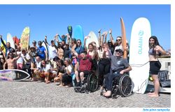 La protesta dei surfisti ed appassionati di paddle al pontile ph credit Pino Rampolla