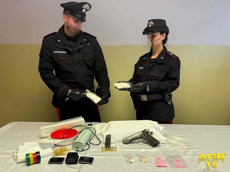 Carabinieri FRASCATI_-_La_droga,_la_pistola_e_il_materiale_sequestrati_a_Tor_Bella_Monaca_(2)