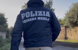 Polizia gli agenti della squadra mobile in azione