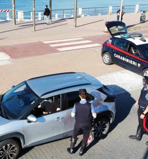 Ostia, maxi-blitz dei Carabinieri sul litorale, oltre 100 militari in azione, 8 arresti e 15 persone denunciate