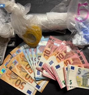 Roma, caccia ai pusher tra i lotti delle case popolari ed auto trasformate in hub, cinque in manette