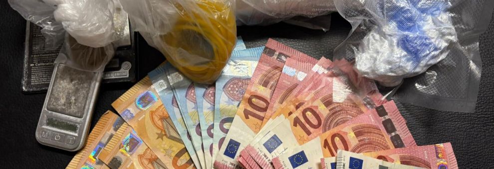 Roma, caccia ai pusher tra i lotti delle case popolari ed auto trasformate in hub, cinque in manette
