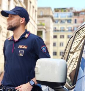 Roma, truffa dello specchietto con lo scooter sotto gli occhi della Polizia, arrestato