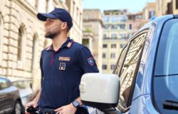 Roma, truffa dello specchietto con lo scooter sotto gli occhi della Polizia, arrestato