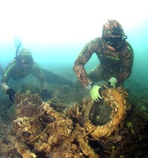 Pulifondali e Pulispiagge, i subacquei impegnati per la salvaguardia del mare