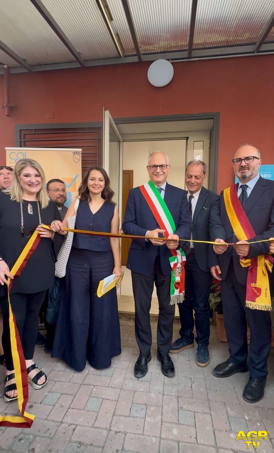 taglio del nastro del Centro Orientamento Lavoro al Quarticciolo foto comunicato stampa Campidoglio taglio del nastro del Centro Orientamento Lavoro al Quarticciolo foto comunicato stampa Campidoglio