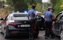 Roma, i Carabinieri salvano una giovane 21enne mentre vagava sui binari dell'alta velocità