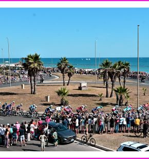 Ostia, ultima tappa del Giro d'Italia sul lungomare, una festa in rosa