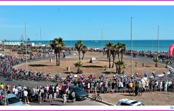 Ostia, ultima tappa del Giro d'Italia sul lungomare, una festa in rosa