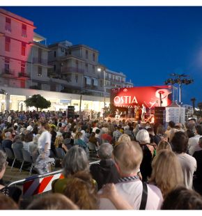 Ostia Jazz Festival, musica e teatro per valorizzare il territorio, la folla delle grandi occasioni a piazza Anco Marzio