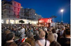 Ostia Jazz Festival, musica e teatro per valorizzare il territorio, la folla delle grandi occasioni a piazza Anco Marzio
