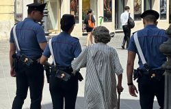 Roma, contrasto alle truffe digitali, giro di vite dei Carabinieri, denunciate 44 persone, recuperata refurtiva per 1 mln di euro