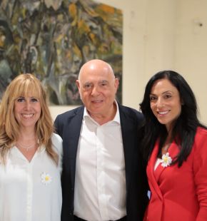 Rende, inaugurata la mostra “Women for Women against Violence” donne unite contro violenza di genere e tumore al seno