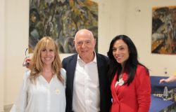 Rende, inaugurata la mostra “Women for Women against Violence” donne unite contro violenza di genere e tumore al seno