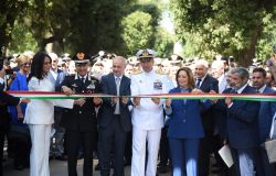 Inaugurazione Villaggio dell'Arma a Villa Borghese taglio del nastro