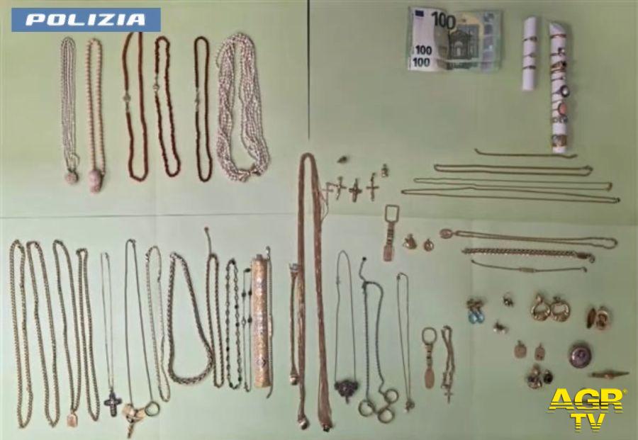 Polizia monili d'oro recuperati Polizia monili d'oro recuperati