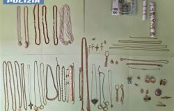 Roma, truffata una donna nel bellunese, intercettata auto sull'autostrada, tre arresti, recuperati oltre 700 gr. d'oro
