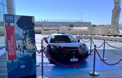 CP_AEROPORTI_-_La_Maserati_MCPURA_in_esposizione_presso_il_Terminal_1_dell'aeroporto_di_Fiumicino_(2)