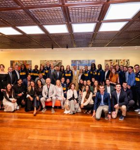 Italia femminile volley, accoglienza da applausi all’Ambasciata d’Italia in Brasile: Velasco guida le Azzurre verso la sfida con il Brasile Italia femminile volley, accoglienza da applausi all’Ambasciata d’Italia in Brasile: Velasco guida le Azzurre verso la sfida con il Brasile