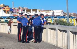 Carabinieri Ostia controlli stabilimenti e lungomare