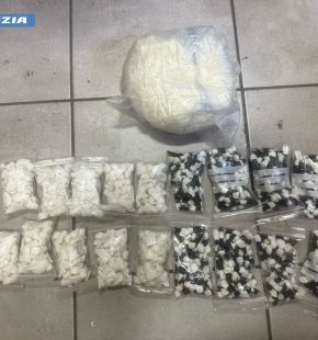 Roma Tor Bella Monaca, scoperto fortino della droga, 2 arresti, sequestrato 1,5 kg. di droga nascosta in una cassaforte