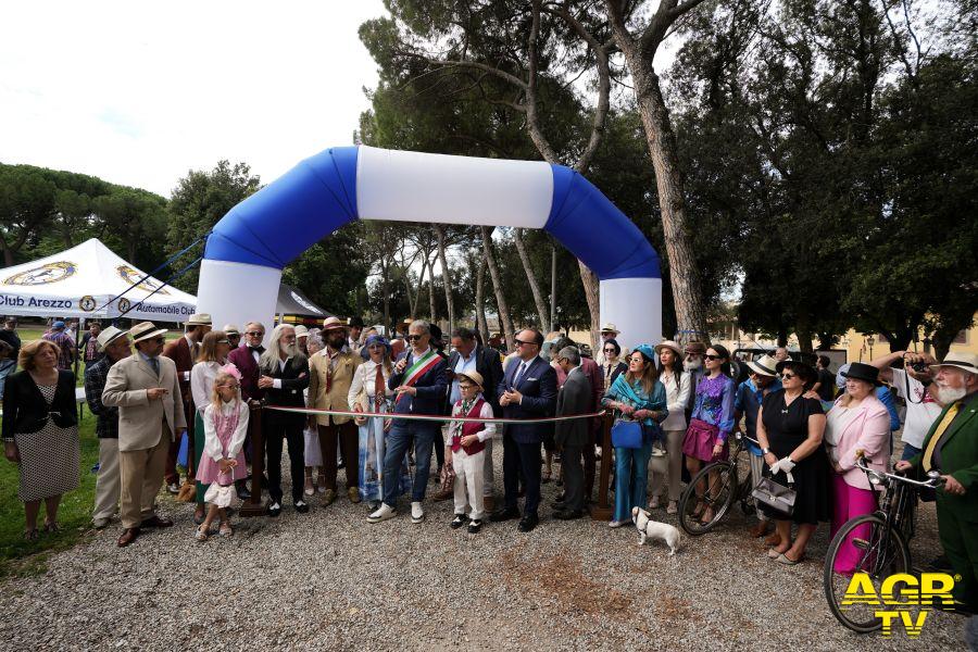Grande successo per i Dandy Days ad Arezzo - Crediti fotografici: the_maskphotographer Grande successo per i Dandy Days ad Arezzo - Crediti fotografici: the_maskphotographer