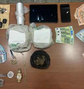 Roma, fuga a tutta velocità per le strade della città di un pusher colombiano con oltre 1 kg. di cocaina, arrestato