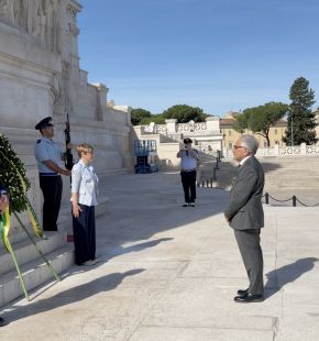 Giornata mondiale contro il lavoro minorile, i Maestri del Lavoro di Roma all’Altare della Patria: “Restituire ai bambini il diritto al futuro”