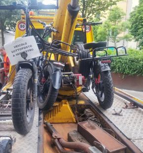 Sfrecciano a oltre 40 km/h, quattro e-bike fermate dalla Polizia Municipale di Firenze. Nel mirino anche i monopattini: 34 conducenti multati