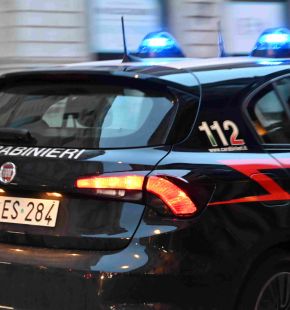 Rubati i vestiti da sposi di due turisti danesi venuti a sposarsi a Roma, presi dopo un inseguimento due rom