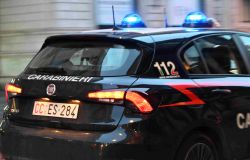Rubati i vestiti da sposi di due turisti danesi venuti a sposarsi a Roma, presi dopo un inseguimento due rom