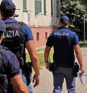 Roma Quarticciolo, stretta della Polizia, maxi dispositivo di controllo del territorio, 6 arresti Roma Quarticciolo, stretta della Polizia, maxi dispositivo di controllo del territorio, 6 arresti