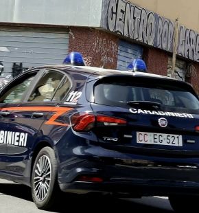 Roma, tentata rapina a San Basilio, minori armati di coltello minacciano 46enne che si rifugia dai Carabinieri, fermati