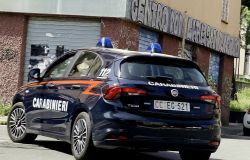Roma, tentata rapina a San Basilio, minori armati di coltello minacciano 46enne che si rifugia dai Carabinieri, fermati