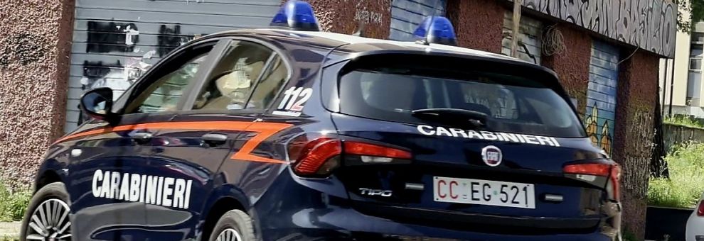 Roma, tentata rapina a San Basilio, minori armati di coltello minacciano 46enne che si rifugia dai Carabinieri, fermati Roma, tentata rapina a San Basilio, minori armati di coltello minacciano 46enne che si rifugia dai Carabinieri, fermati
