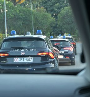 Roma, arresti e denunce nel quadrante Est, denunciati sei minori che lanciavano frutta e verdura contro le vetrine di un bar