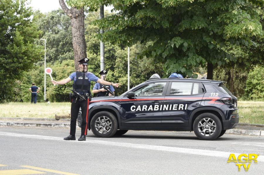 Carabinieri Trastevere maxi controlli a Bravetta Carabinieri Trastevere maxi controlli a Bravetta