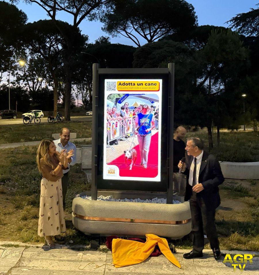 Presentazione Totem digitali foto da comunicato stampa AMA Presentazione Totem digitali foto da comunicato stampa AMA