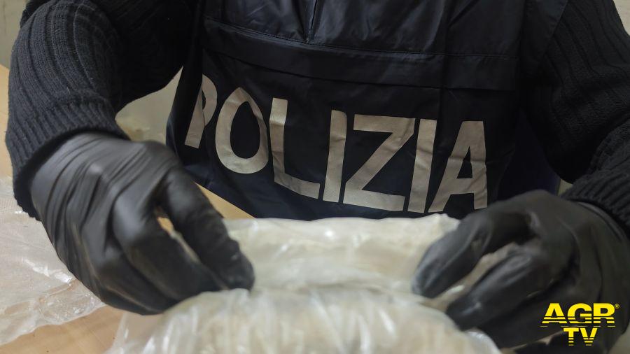 Polizia la droga sequestrata Polizia la droga sequestrata