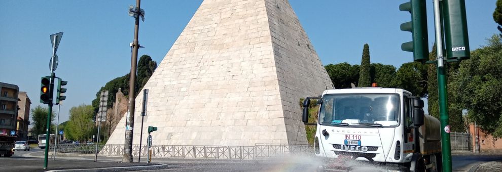 Ondate di calore, l'AMA intensifica le operazioni di lavaggio delle strade e cassonetti nei 15 Municipi